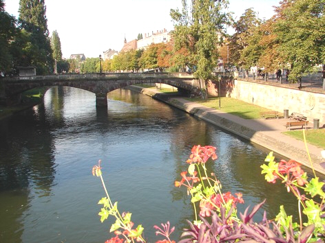 STRASBOURG - les Quais - Photo BERTHEVILLE